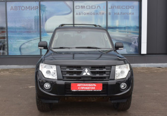 Подержанный автомобиль Mitsubishi Pajero 2013 года (2 фото)