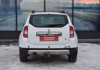 Подержанный автомобиль Renault Duster 2015 года (6 фото)