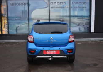 Подержанный автомобиль Renault Sandero 2018 года (6 фото)