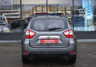 Подержанный автомобиль Nissan Terrano 2016 года (6 фото)