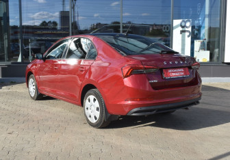 Подержанный автомобиль Skoda Rapid Liftback 2021 года (7 фото)