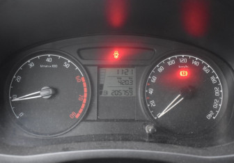 Подержанный автомобиль Skoda Fabia Hatchback 2009 года (13 фото)