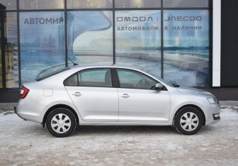 Подержанный автомобиль Skoda Rapid Liftback 2017 года (4 фото)