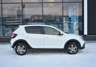 Подержанный автомобиль Renault Sandero 2019 года (4 фото)