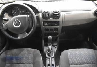 Подержанный автомобиль Renault Sandero 2012 года (12 фото)