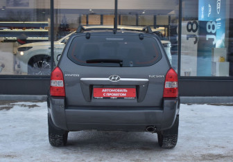 Подержанный автомобиль Hyundai Tucson 2007 года (6 фото)