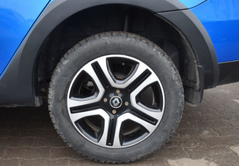 Подержанный автомобиль Renault Logan Sedan 2019 года (9 фото)