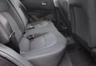Подержанный автомобиль Nissan Qashqai 2010 года (11 фото)