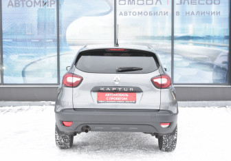 Подержанный автомобиль Renault Kaptur 2019 года (6 фото)