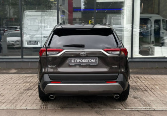 Подержанный автомобиль Toyota RAV4 2020 года (7 фото)