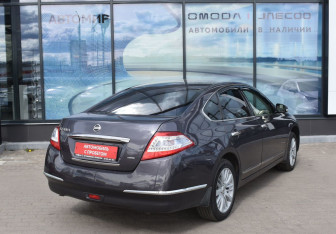 Подержанный автомобиль Nissan Teana 2012 года (5 фото)