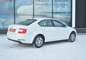 Подержанный автомобиль Skoda Octavia Liftback 2019 года (5 фото)