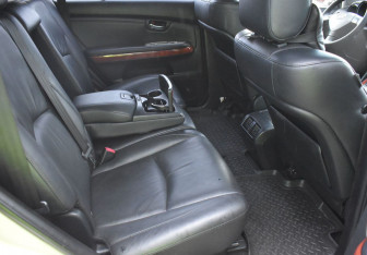 Подержанный автомобиль Lexus RX 2007 года (11 фото)