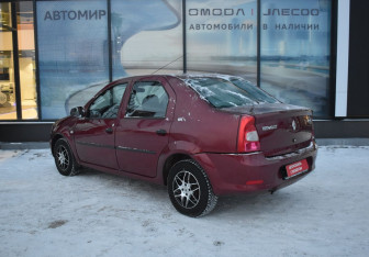 Подержанный автомобиль Renault Logan Sedan 2010 года (7 фото)