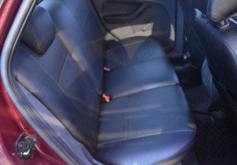 Подержанный автомобиль Ford Focus Sedan 2006 года (11 фото)