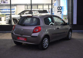 Подержанный автомобиль Renault Clio Hatchback 2008 года (5 фото)