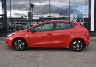 Подержанный автомобиль Kia Ceed Hatchback 2015 года (8 фото)