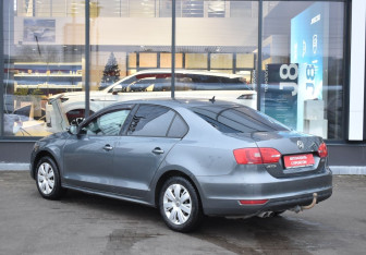 Подержанный автомобиль Volkswagen Jetta Sedan 2013 года (7 фото)
