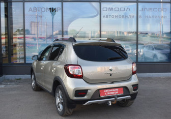 Подержанный автомобиль Renault Sandero 2020 года (7 фото)