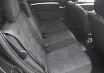 Подержанный автомобиль Renault Sandero 2011 года (11 фото)