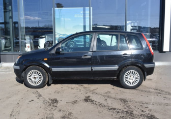 Подержанный автомобиль Ford Fusion 2007 года (8 фото)