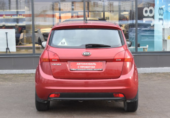 Подержанный автомобиль Kia Venga 2013 года (6 фото)