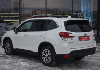 Подержанный автомобиль Subaru Forester Suv 2019 года (7 фото)