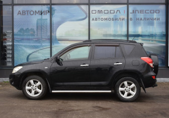 Подержанный автомобиль Toyota RAV4 2007 года (8 фото)