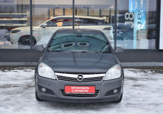 Подержанный автомобиль Opel Astra Sedan 2010 года (2 фото)