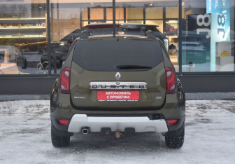 Подержанный автомобиль Renault Duster 2017 года (6 фото)