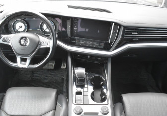 Подержанный автомобиль Volkswagen Touareg 2018 года (12 фото)