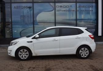 Подержанный автомобиль Kia Rio Hatchback 2014 года (8 фото)