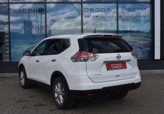 Подержанный автомобиль Nissan X-Trail 2015 года (7 фото)