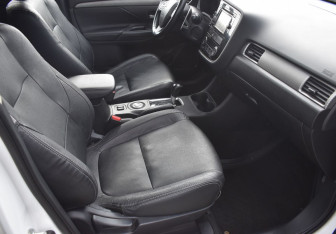 Подержанный автомобиль Mitsubishi Outlander 2014 года (10 фото)