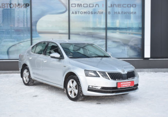 Подержанный автомобиль Skoda Octavia Liftback 2020 года (3 фото)