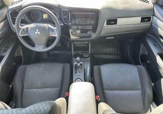 Подержанный автомобиль Mitsubishi Outlander 2012 года (12 фото)