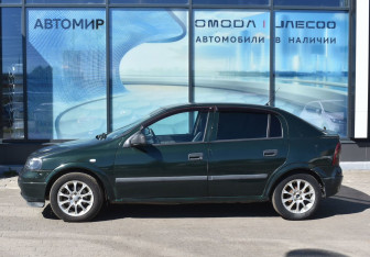 Подержанный автомобиль Opel Astra Sedan 2002 года (8 фото)
