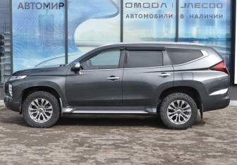 Подержанный автомобиль Mitsubishi Pajero Sport 2021 года (8 фото)