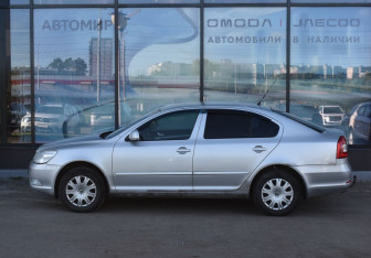 Подержанный автомобиль Skoda Octavia Liftback 2010 года (8 фото)