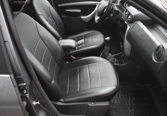 Подержанный автомобиль Nissan Terrano 2017 года (10 фото)