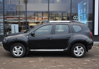 Подержанный автомобиль Renault Duster 2017 года (8 фото)