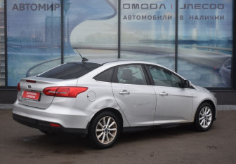 Подержанный автомобиль Ford Focus Sedan 2017 года (5 фото)