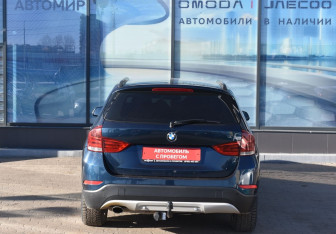 Подержанный автомобиль BMW X1 2012 года (6 фото)