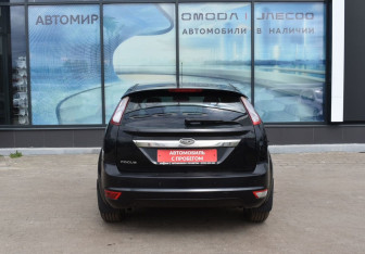 Подержанный автомобиль Ford Focus Hatchback 2011 года (6 фото)