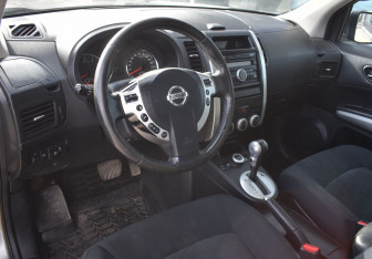 Подержанный автомобиль Nissan X-Trail 2011 года (13 фото)
