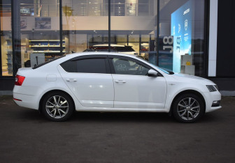 Подержанный автомобиль Skoda Octavia Liftback 2020 года (4 фото)