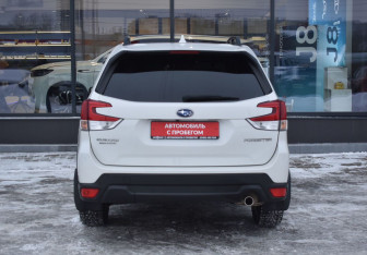 Подержанный автомобиль Subaru Forester Suv 2019 года (6 фото)
