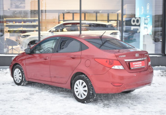 Подержанный автомобиль Hyundai Solaris Sedan 2011 года (7 фото)