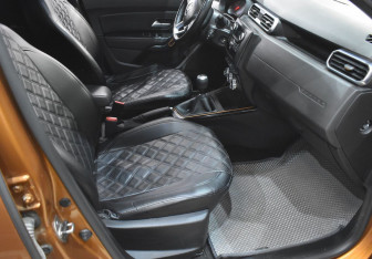 Подержанный автомобиль Renault Duster 2021 года (10 фото)