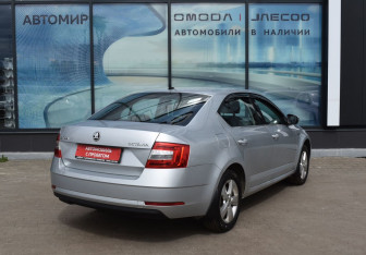 Подержанный автомобиль Skoda Octavia Liftback 2020 года (5 фото)